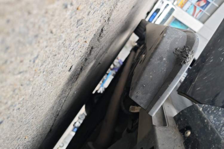 Used Hima AITO M9 2025 Extended-Range Ultra Version 52 kWh 6-Seater Right Side Sill