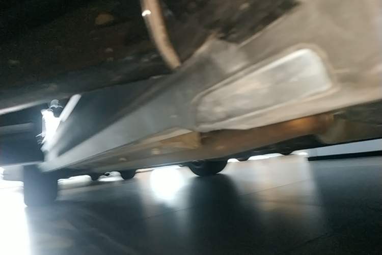 Used Hima AITO M9 2025 Extended-Range Ultra Version 52 kWh 5-Seater Edition Right Side Sill