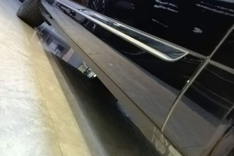 Used Hima AITO M9 2025 Extended-Range Ultra Version 52 kWh 6-Seater Right Side Sill