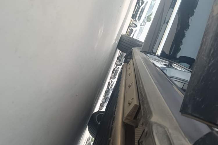 Used Hima AITO M9 2025 Extended-Range Ultra Version 52 kWh 5-Seater Edition Right Side Sill