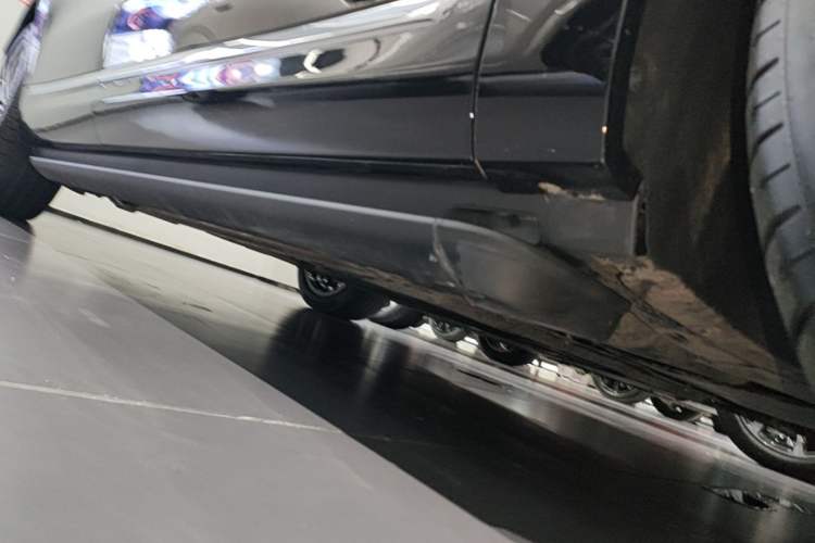 Used Hima AITO M9 2025 Extended-Range Ultra Version 52 kWh 6-Seater Right Side Sill