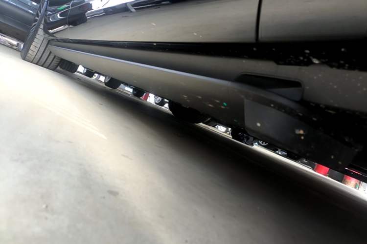 Used Hima AITO M9 2025 Model Range-Extended Ultra Edition 52kWh 6-seater (896-line LiDAR) Right Side Sill