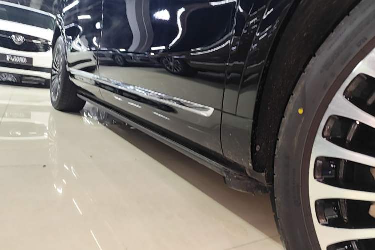 Used Hima AITO M9 2025 Extended-Range Ultra Version 52 kWh 6-Seater Right Side Sill