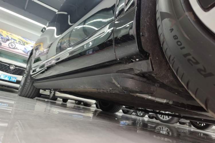 Used Hima AITO M9 2025 Extended-Range Ultra Version 52 kWh 6-Seater Right Side Sill