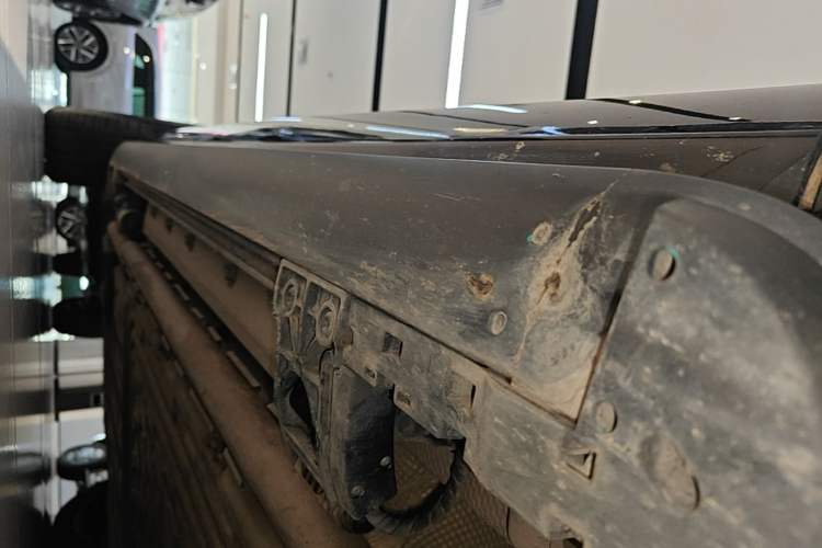 Used Hima AITO M9 2025 Extended-Range Ultra Version 52 kWh 6-Seater Right Side Sill