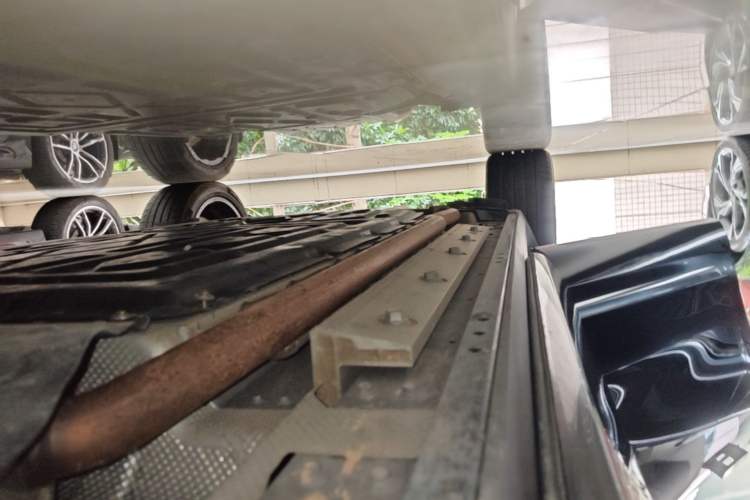 Used Hima AITO M9 2025 Extended-Range Ultra Version 52 kWh 6-Seater Right Side Sill