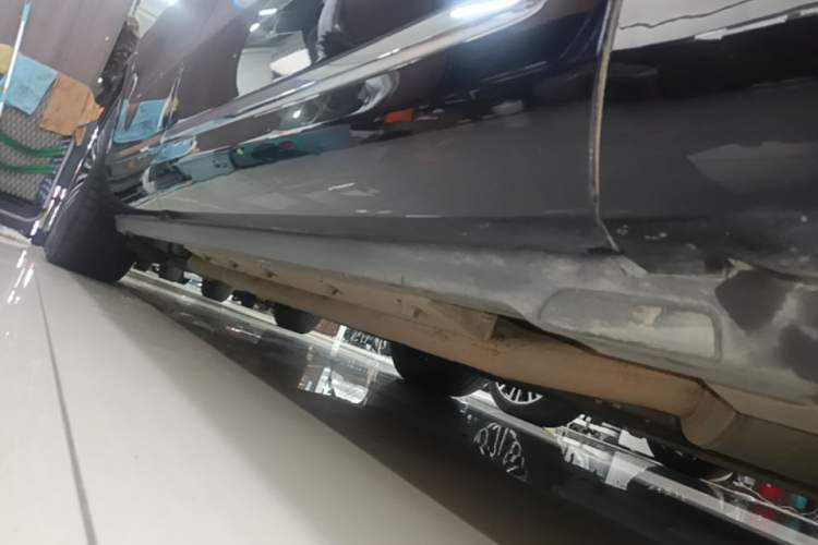 Used Hima AITO M9 2025 Extended-Range Ultra Version 52 kWh 6-Seater Right Side Sill