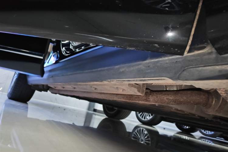 Used Hima AITO M9 2025 Extended-Range Ultra Version 52 kWh 6-Seater Right Side Sill