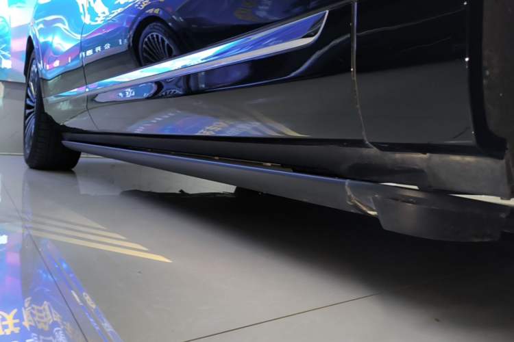 Used Hima AITO M9 2025 Extended-Range Ultra Version 52 kWh 6-Seater Right Side Sill