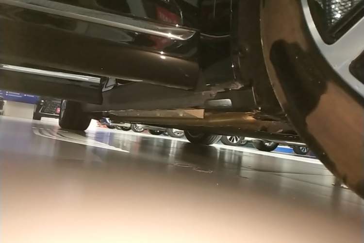 Used Hima AITO M9 2025 Extended-Range Max Version 52 kWh 5-Seater Edition Right Side Sill