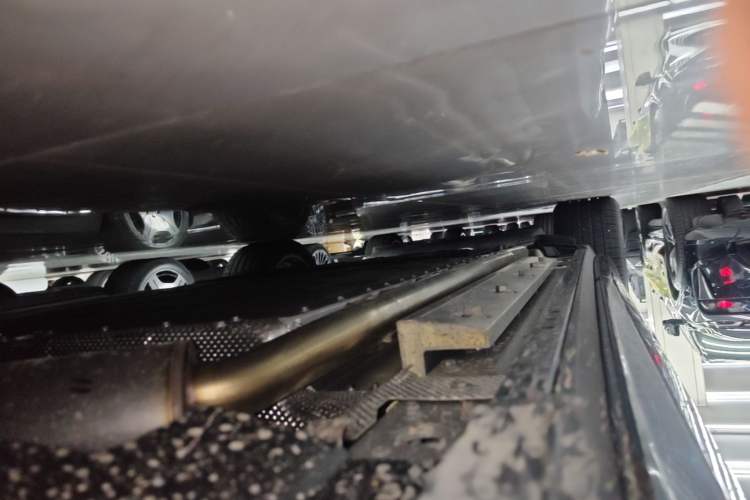 Used Hima AITO M9 2025 Extended-Range Ultra Version 52 kWh 5-Seater Edition Right Side Sill