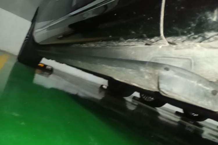 Used Hima AITO M9 2025 Extended-Range Ultra Version 52 kWh 6-Seater Right Side Sill