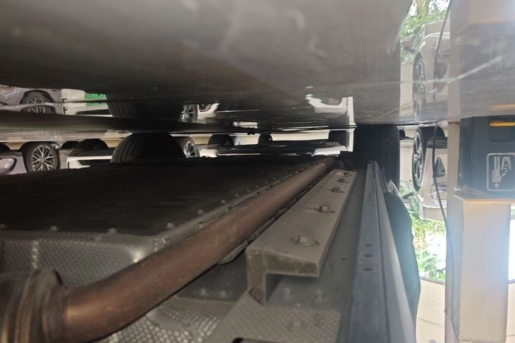 Used Hima AITO M9 2025 Extended-Range Max Version 52 kWh 6-Seater Edition Right Side Sill