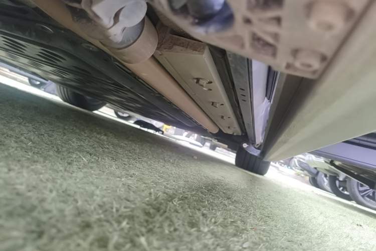 Used Hima AITO M9 2025 Extended-Range Max Version 52 kWh 6-Seater Edition Right Side Sill