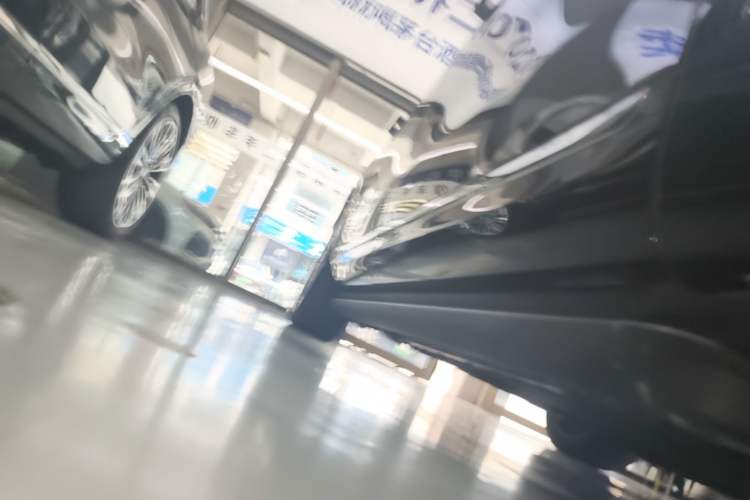Used Hima AITO M9 2025 Extended-Range Ultra Version 52 kWh 5-Seater Edition Right Side Sill
