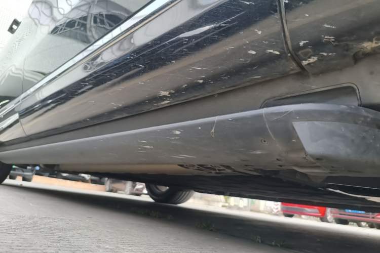 Used Hima AITO M9 2025 Extended-Range Ultra Version 52 kWh 6-Seater Right Side Sill