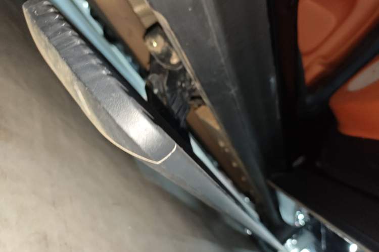 Used Hima AITO M9 2025 Extended-Range Ultra Version 52 kWh 6-Seater Right Side Sill