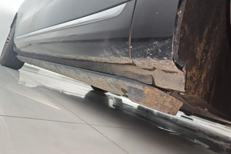 Used Hima AITO M9 2025 Extended-Range Ultra Version 52 kWh 6-Seater Right Side Sill