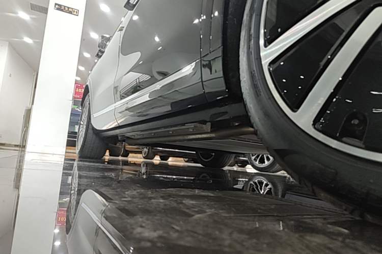 Used Hima AITO M9 2025 Extended-Range Ultra Version 52 kWh 6-Seater Right Side Sill