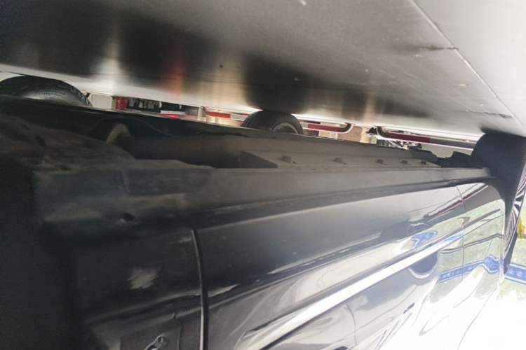 Used Hima AITO M9 2025 Extended-Range Ultra Version 52 kWh 6-Seater Right Side Sill