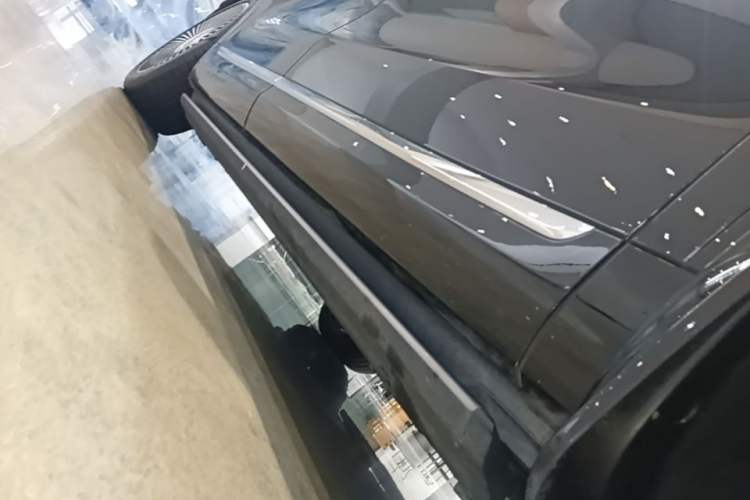 Used Hima AITO M9 2025 Extended-Range Ultra Version 52 kWh 6-Seater Right Side Sill