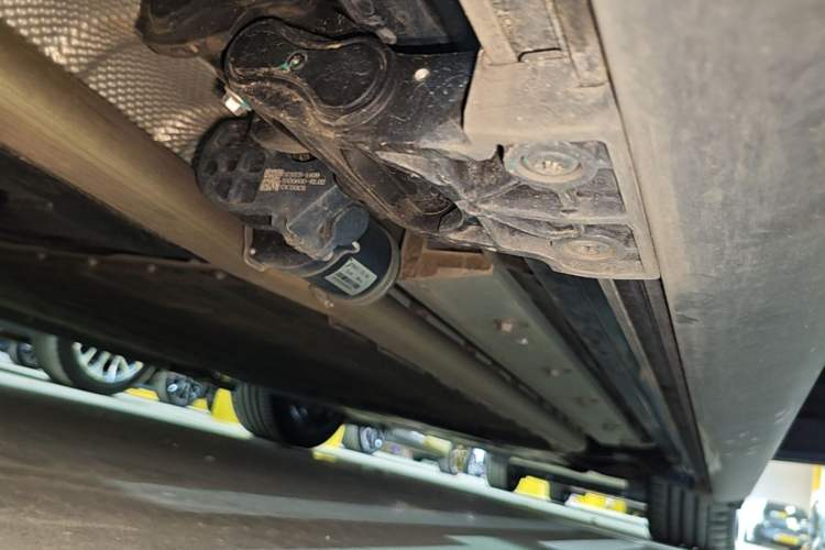 Used Hima AITO M9 2025 Extended-Range Ultra Version 52 kWh 6-Seater Right Side Sill