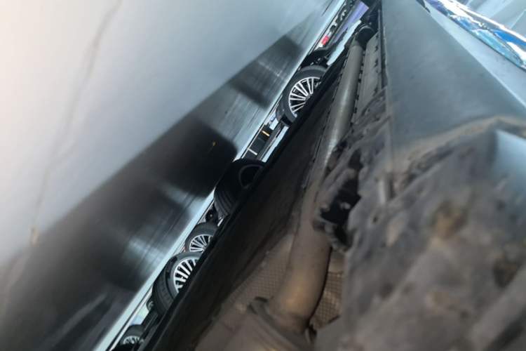 Used Hima AITO M9 2025 Extended-Range Ultra Version 52 kWh 6-Seater Right Side Sill