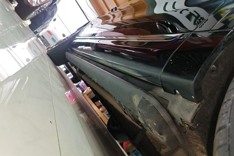 Used Hima AITO M9 2025 Extended-Range Ultra Version 52 kWh 6-Seater Right Side Sill