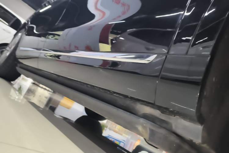 Used Hima AITO M9 2025 Extended-Range Ultra Version 52 kWh 6-Seater Right Side Sill
