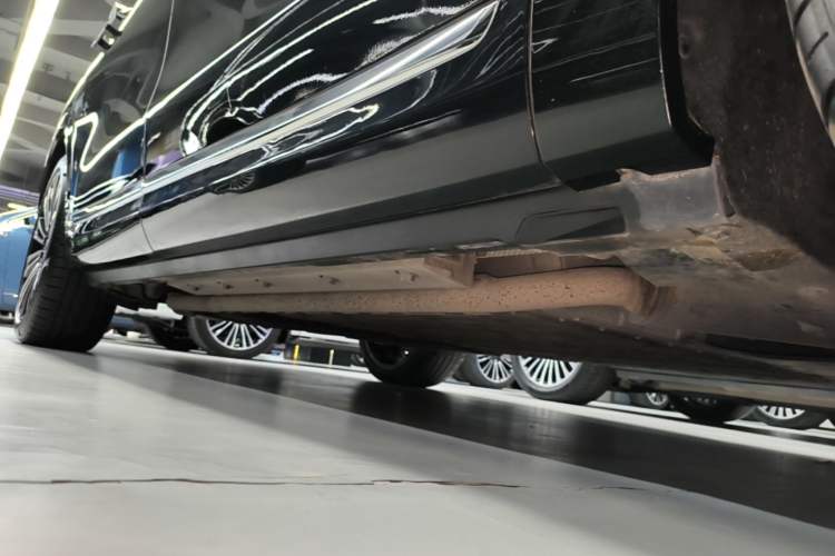Used Hima AITO M9 2025 Extended-Range Ultra Version 52 kWh 6-Seater Right Side Sill