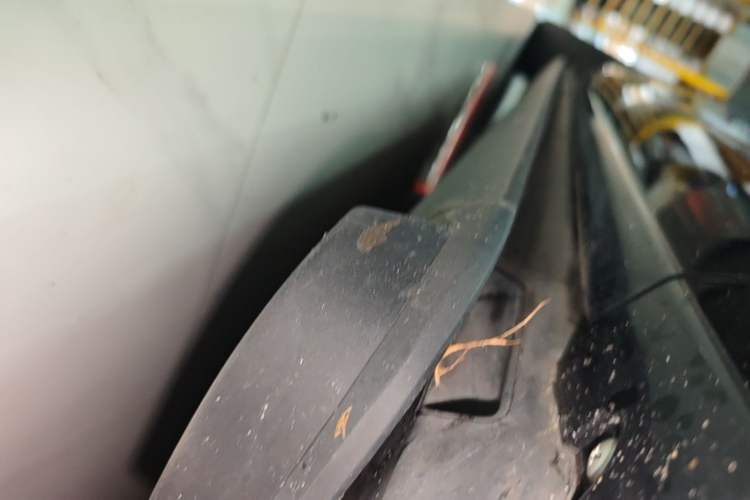 Used Hima AITO M9 2025 Extended-Range Ultra Version 52 kWh 6-Seater Right Side Sill