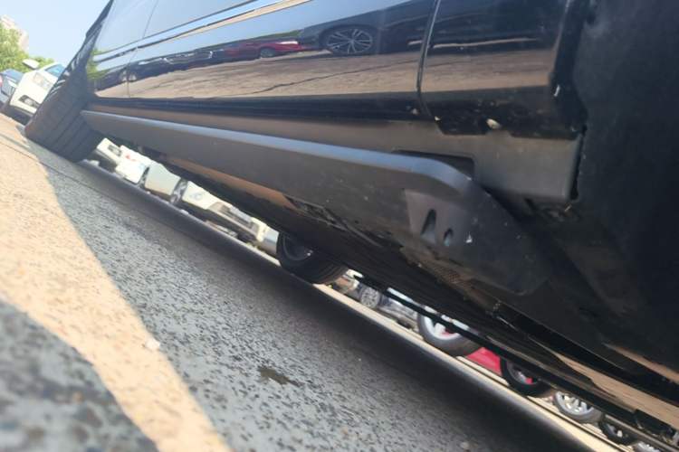 Used Hima AITO M9 2025 Extended-Range Ultra Version 52 kWh 6-Seater Right Side Sill