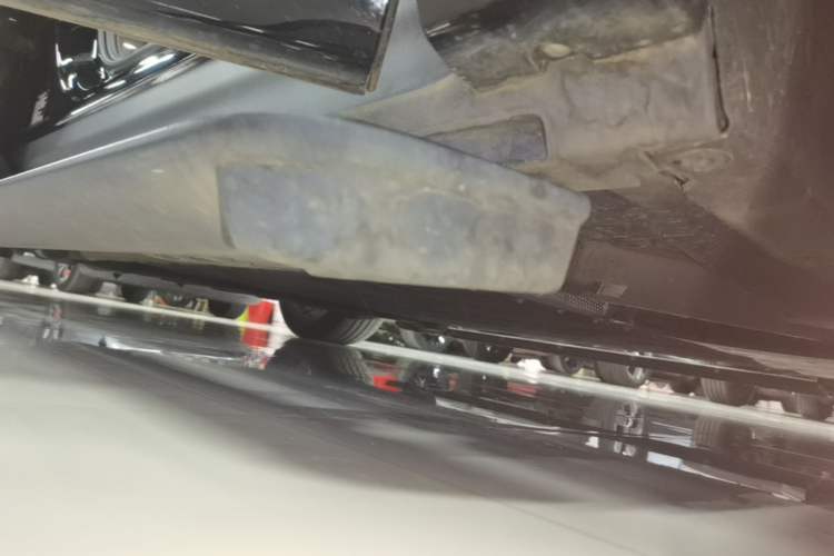 Used Hima AITO M9 2025 Extended-Range Ultra Version 52 kWh 5-Seater Edition Right Side Sill