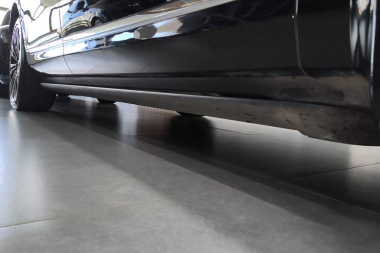 Used Hima AITO M9 2025 Extended-Range Ultra Version 52 kWh 5-Seater Edition Right Side Sill