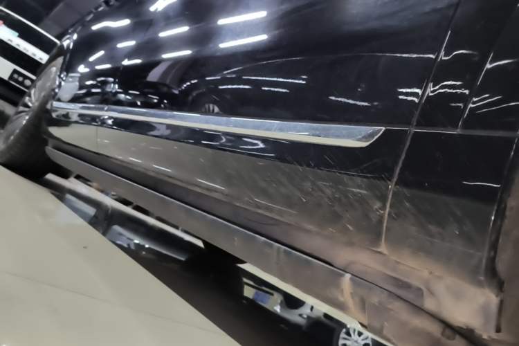 Used Hima AITO M9 2025 Extended-Range Ultra Version 52 kWh 6-Seater Right Side Sill
