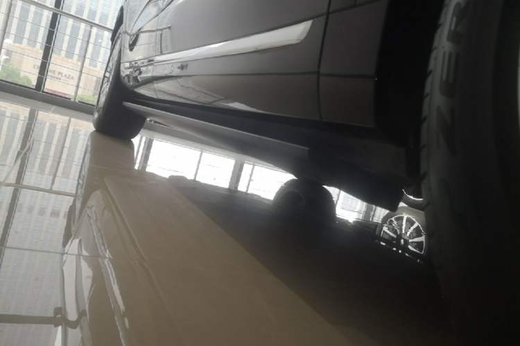 Used Hima AITO M9 2025 Extended-Range Ultra Version 52 kWh 5-Seater Edition Right Side Sill