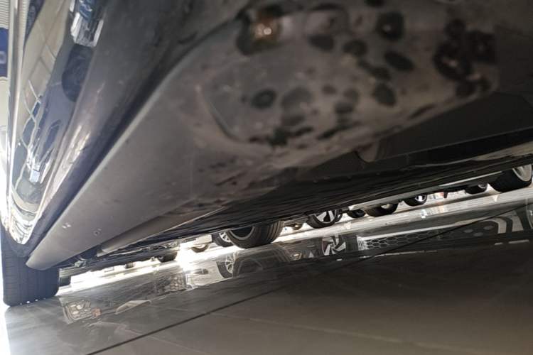 Used Hima AITO M9 2025 Extended-Range Ultra Version 52 kWh 5-Seater Edition Right Side Sill
