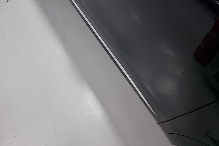 Used Hima AITO M9 2025 Extended-Range Ultra Version 52 kWh 6-Seater Right Side Sill