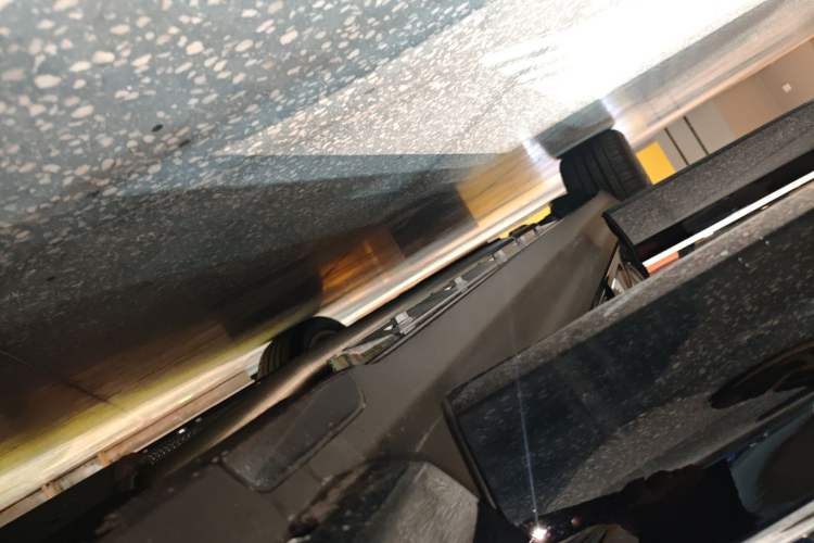 Used Hima AITO M9 2025 Extended-Range Ultra Version 52 kWh 6-Seater Right Side Sill