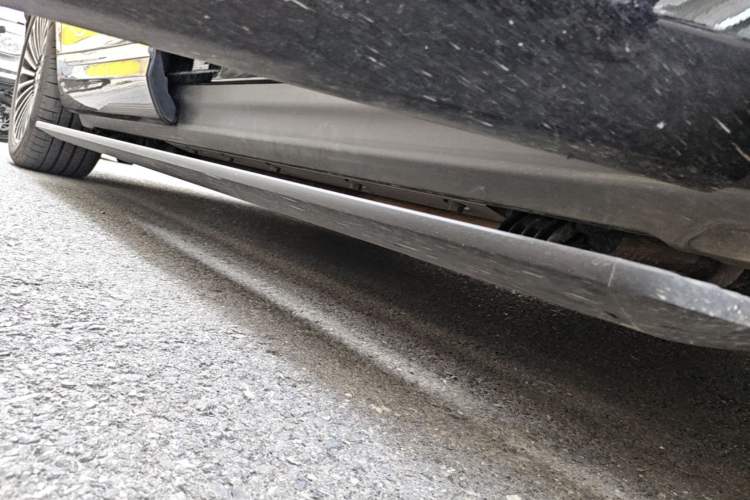 Used Hima AITO M9 2025 Extended-Range Ultra Version 52 kWh 6-Seater Right Side Sill