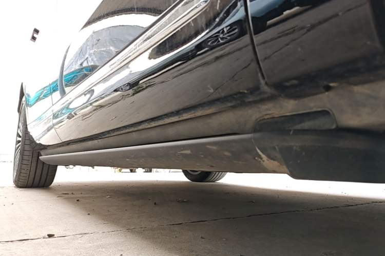 Used Hima AITO M9 2025 Extended-Range Ultra Version 52 kWh 6-Seater Right Side Sill