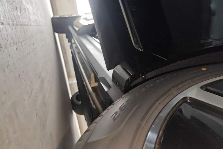 Used Hima AITO M9 2025 Extended-Range Ultra Version 52 kWh 6-Seater Right Side Sill