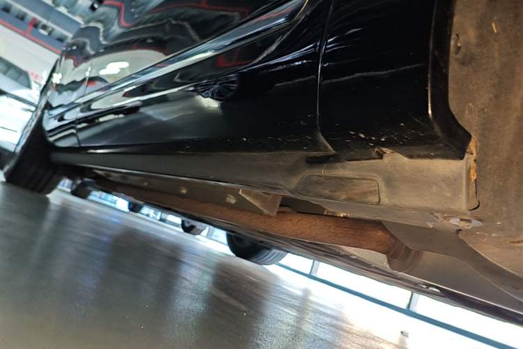 Used Hima AITO M9 2025 Extended-Range Max Version 52 kWh 6-Seater Edition Right Side Sill