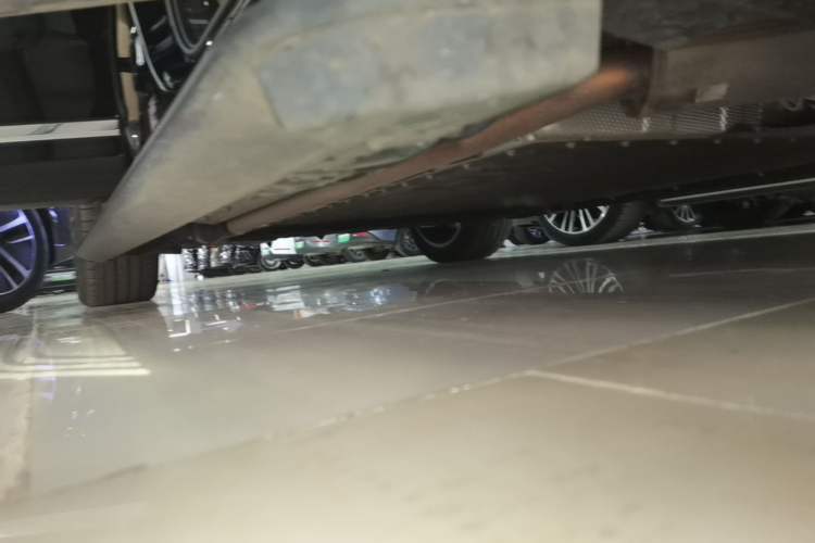 Used Hima AITO M9 2025 Extended-Range Ultra Version 52 kWh 5-Seater Edition Right Side Sill