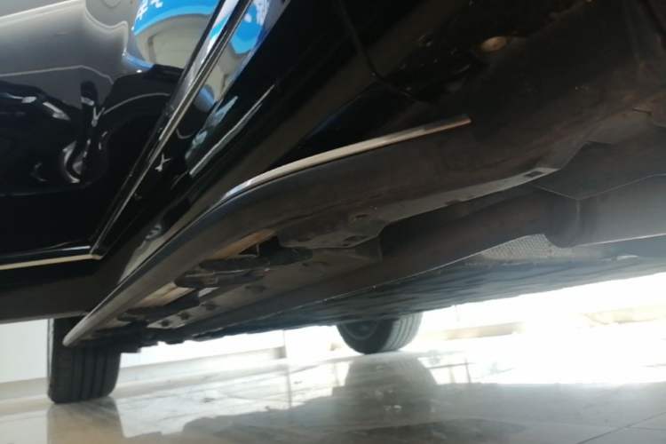 Used Hima AITO M9 2025 Extended-Range Max Version 52 kWh 5-Seater Edition Right Side Sill