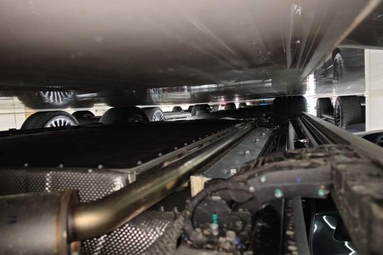 Used Hima AITO M9 2025 Extended-Range Ultra Version 52 kWh 6-Seater Right Side Sill