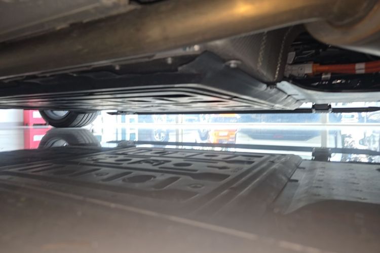Used Hima AITO M9 2025 Extended-Range Max Version 52 kWh 6-Seater Edition Right Side Sill