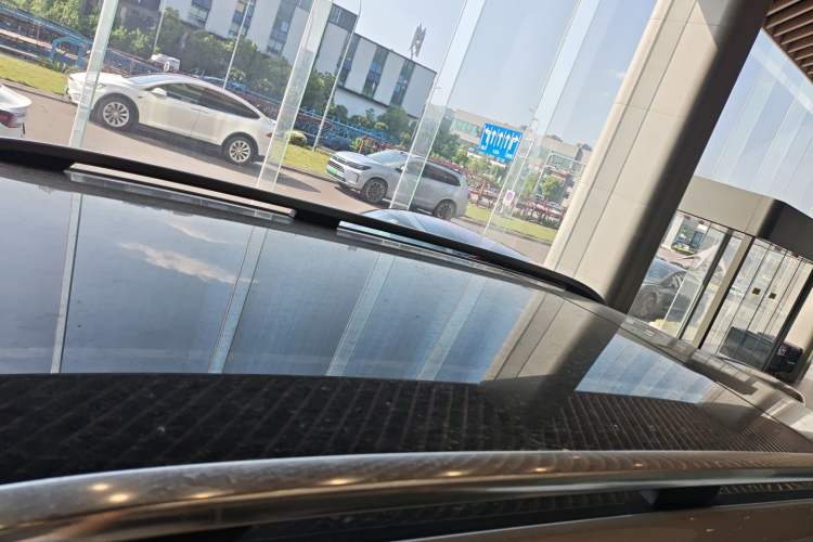 Used Hima AITO M9 2025 Model Pure Electric Ultra Edition 100kWh 6-seater (896-line LiDAR) Roof