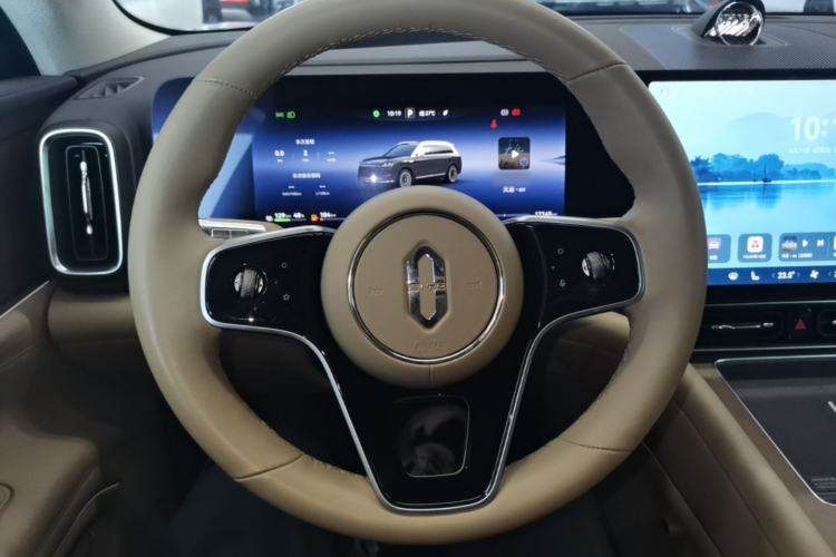 Used Hima AITO M9 2025 Extended-Range Ultra Version 52 kWh 6-Seater Steering Wheel