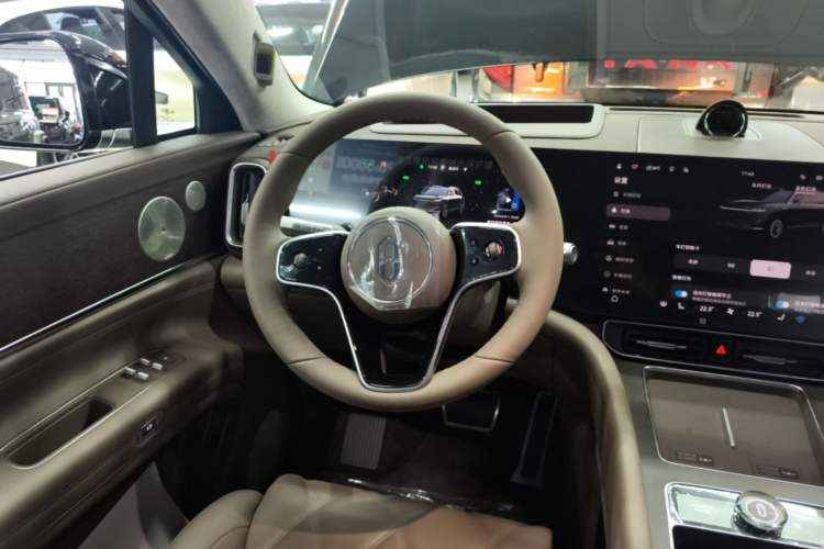 Used Hima AITO M9 2025 Extended-Range Ultra Version 52 kWh 6-Seater Steering Wheel